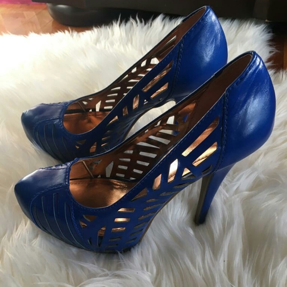 BCBG Vivid Blue Oracle Leather Heels ( Size 8) - Picture 3 of 4
